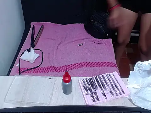 XXX chat uživo modela skinny_nastyy