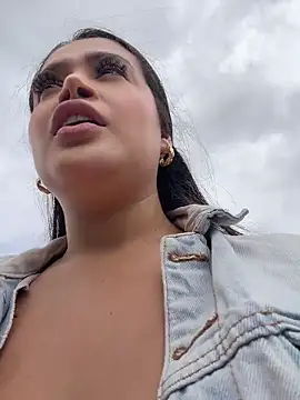 צ'אט XXX בשידור חי של Sara_fun