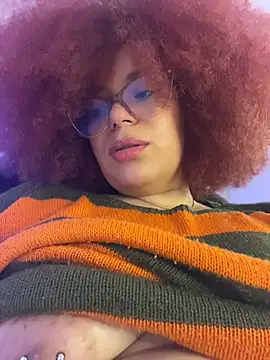 Chat +18 de Leyah__ ao vivo