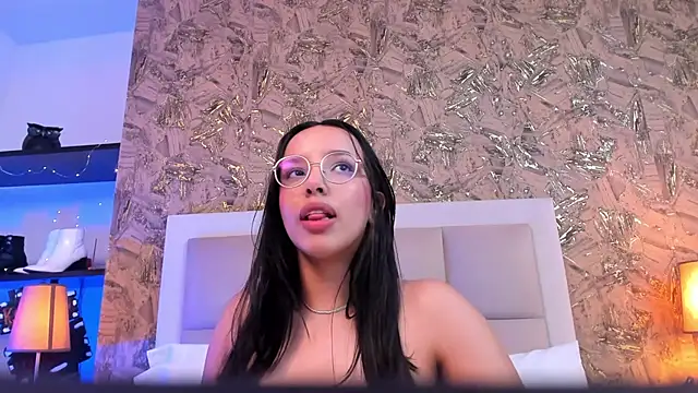 ValkyriaSteel's Live XXX Chat