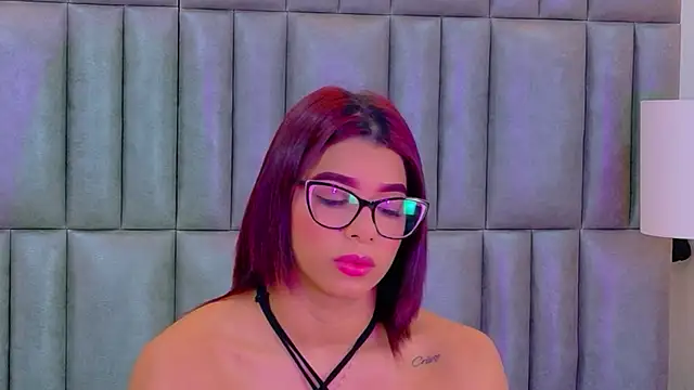 Chat +18 de TiaraRosse ao vivo