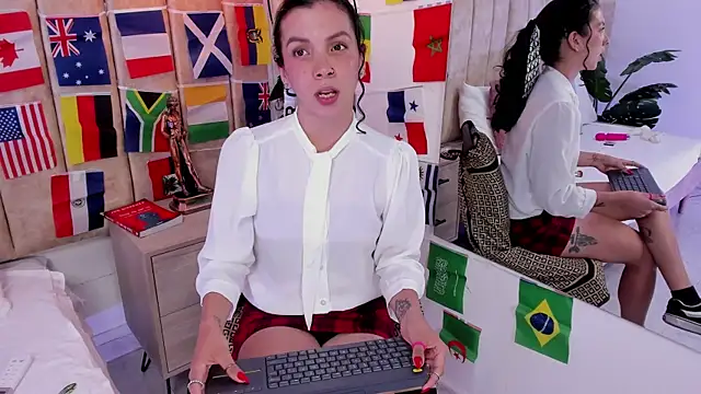 Chatroom XXX en direct de DinahCarter