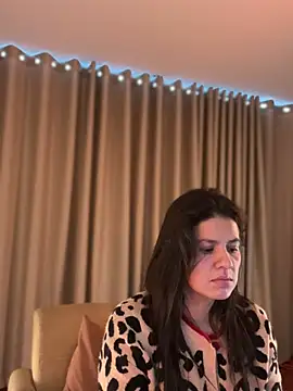 Zandrina Adlı Modelin Canlı XXX Sohbeti