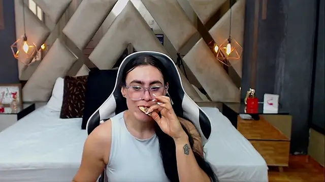 Chat +18 de MartinaaFit ao vivo