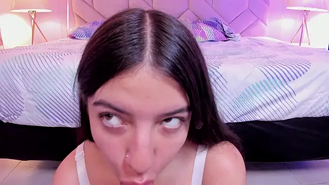 Sara_Deen Adlı Modelin Canlı XXX Sohbeti