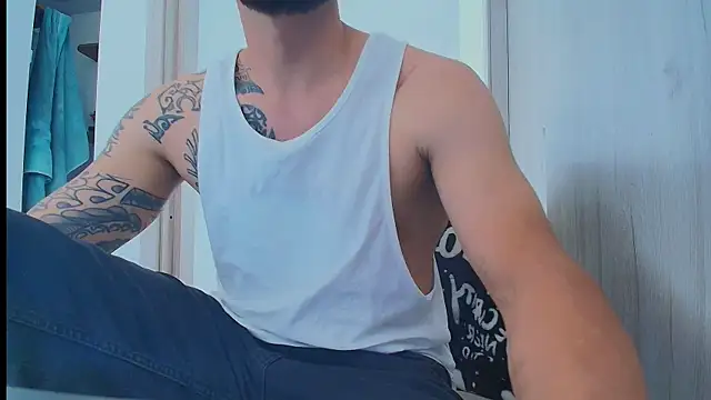 Czat XXX na żywo – thomas_gun
