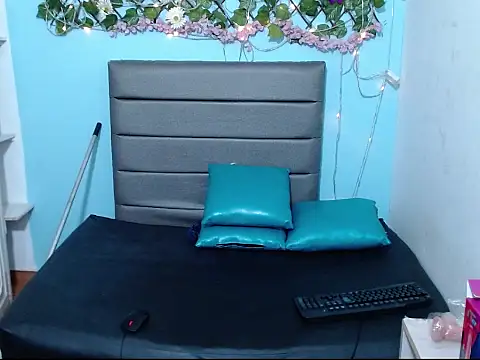 casandraroberthrs707's Live XXX Chat