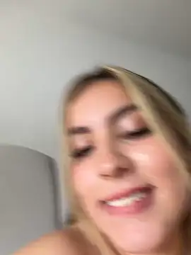 Cloee_Rainbow1 Adlı Modelin Canlı XXX Sohbeti