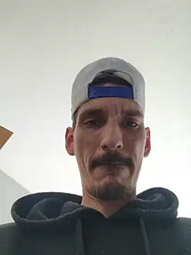 Matthew_204 Live XXX Chat