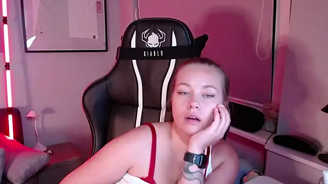 holly_xglam's Live XXX Chat