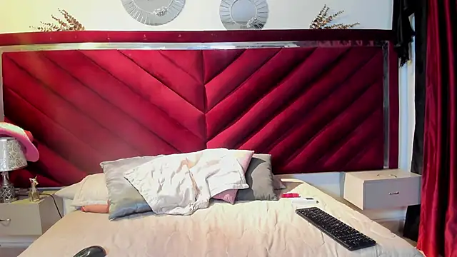 Zara-Roux Chat XXX in diretta