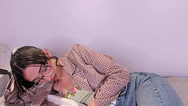 EmiliaBell_'s Live XXX Chat