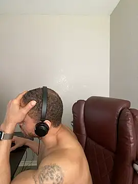 Fathero1time élő XXX-chatje