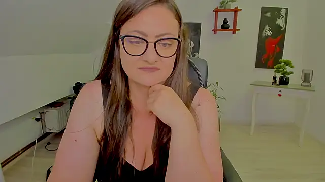 MistressDarrah's Live XXX Chat