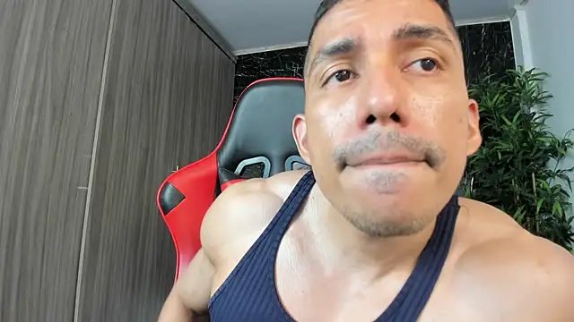 XXX chat uživo modela Erik_castle