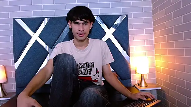 Kevin_Brooks1 Chat XXX live