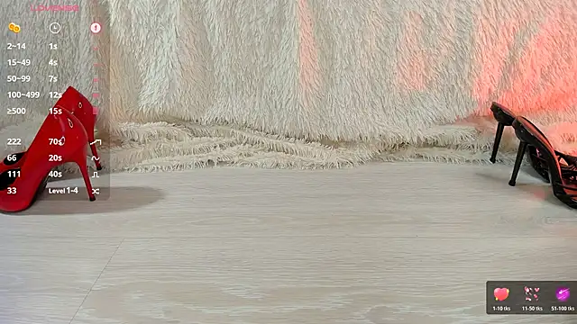 צ'אט XXX בשידור חי של queens_nylon