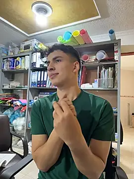 Živý XXX chat AdrianRinaldi