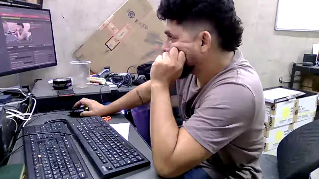 BustedCall Live XXX Chat