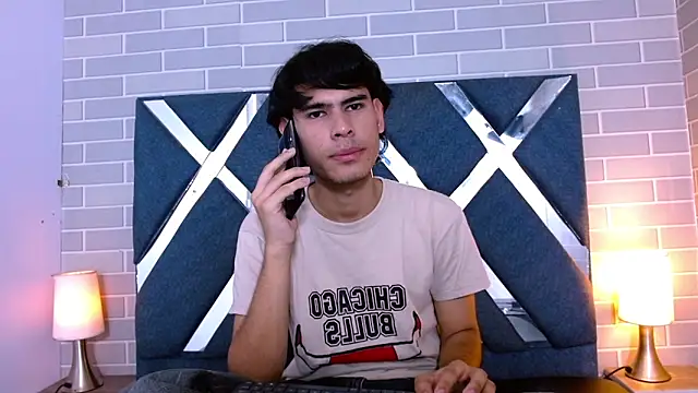 Kevin_Brooks1 Adlı Modelin Canlı XXX Sohbeti