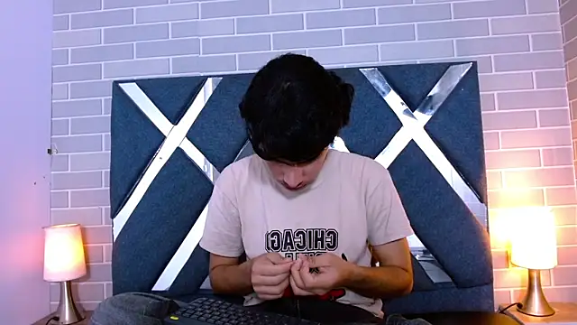 Chat +18 de Kevin_Brooks1 ao vivo