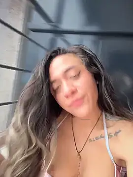 SinSirenXXX Adlı Modelin Canlı XXX Sohbeti