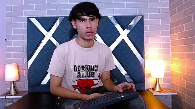 Kevin_Brooks1 Chat XXX live