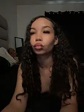 Show modela nikkiloveee na web-kameri