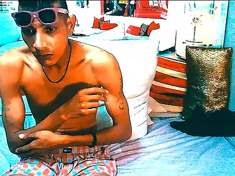 Czat XXX na żywo – IndianSavageMale