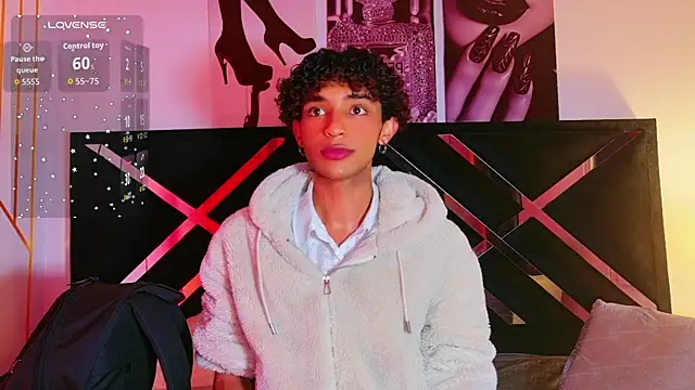 Aaron_Wiinter live XXX chat