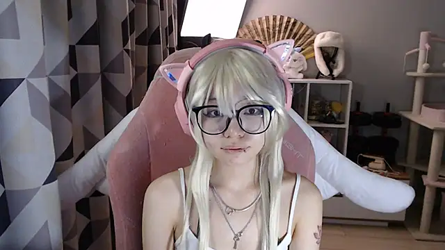 XXX chat uživo modela SaxonDibs
