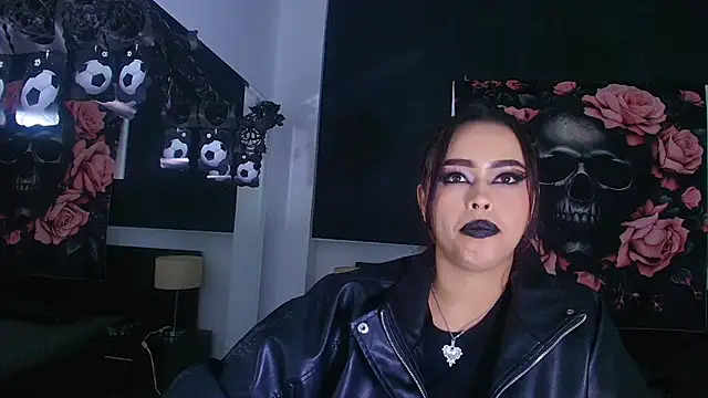 EvaaFoxxy1 Adlı Modelin Canlı XXX Sohbeti