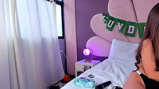 Chat XXX en directo de AmmyJones_