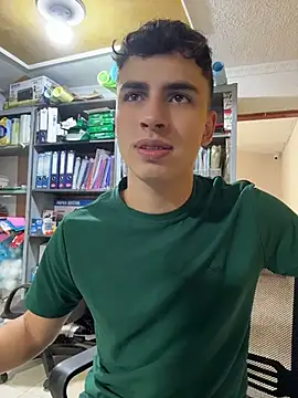 AdrianRinaldi 现场XXX聊天