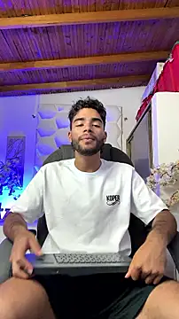 XXX chat uživo modela AlejandroGreco