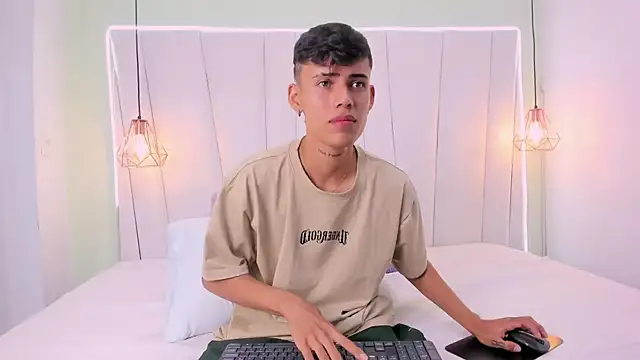 JacobFerrer XXX чат на живо