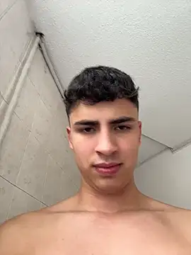 AdrianRinaldi Live XXX-Chat
