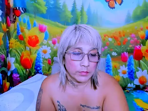 indianroxy Adlı Modelin Canlı XXX Sohbeti