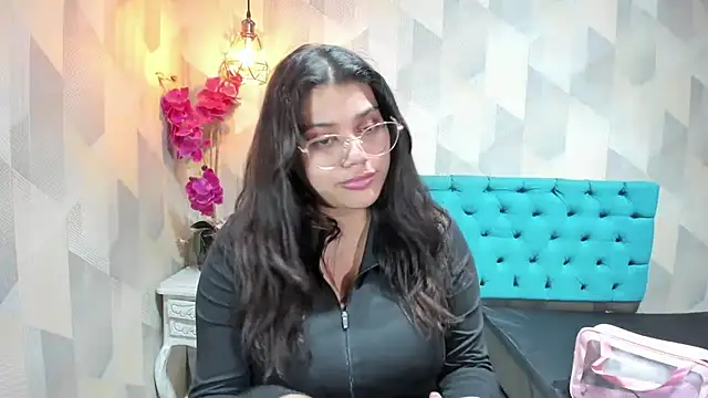 Chat +18 de LindaBreeS ao vivo