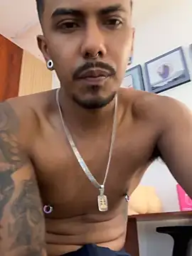 Latinmoster_boss' Live XXX Chat