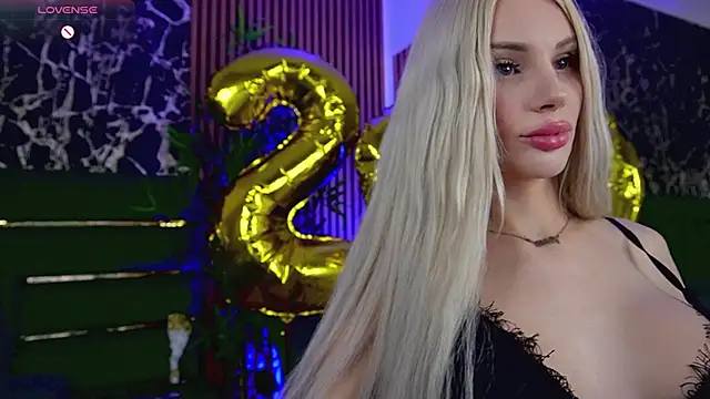 BarbieKara: διαδικτυακό σόου στην κάμερα