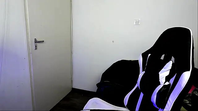 ShyHotNerd's Live XXX Chat
