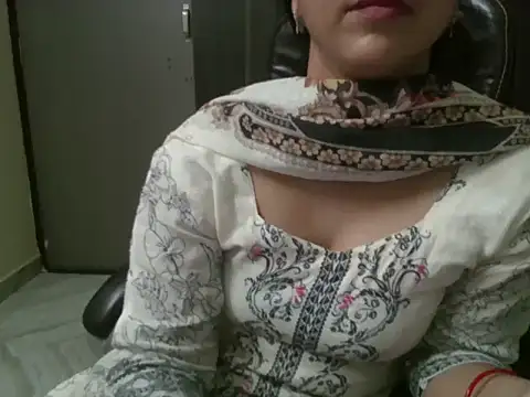 XXX chat uživo modela Adaa7
