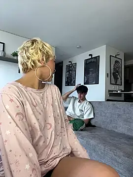 צ'אט XXX בשידור חי של Melody__0