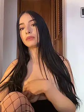 Magiee_Thompson Adlı Modelin Canlı XXX Sohbeti