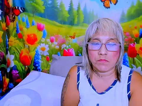 indianroxy Adlı Modelin Canlı XXX Sohbeti