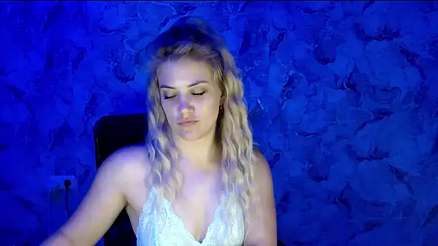 nika_gold1's Live XXX Chat