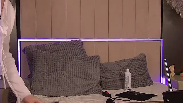 Emi_Sterling Adlı Modelin Canlı XXX Sohbeti
