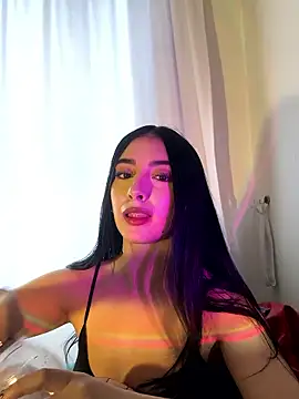 Magiee_Thompson Live XXX-Chat