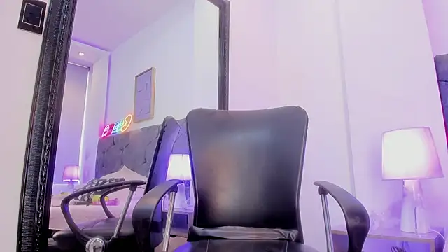 Meghan_candy Adlı Modelin Canlı XXX Sohbeti
